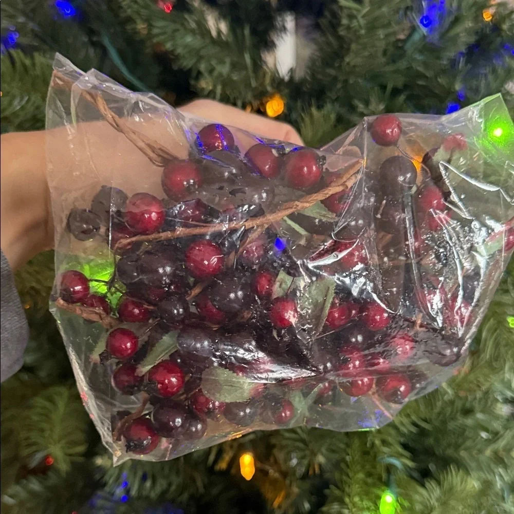 Vintage 1997 Festive Berry Holiday Decor New